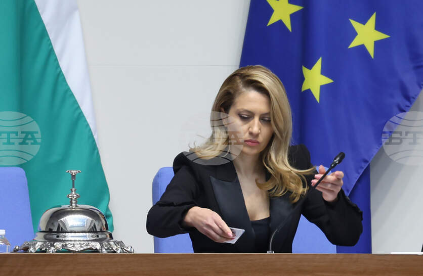 Рая Назарян даде 20 минути почивка и свика председателски съвет във връзка с проект на решение за избор на председател на НС