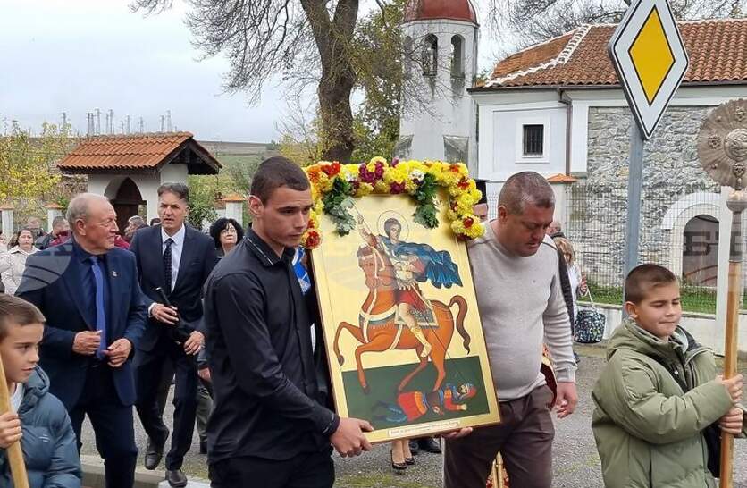 Болярово отбеляза празника си с шествие с икона на св. Димитър, фолклорна програма и кулинарно шоу