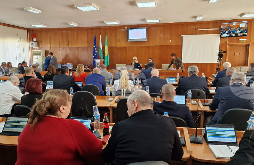 Общинският съвет в Шумен въведе нов вид паркиране за лек автомобил – еднодневно, срещу такса от 6 лв.