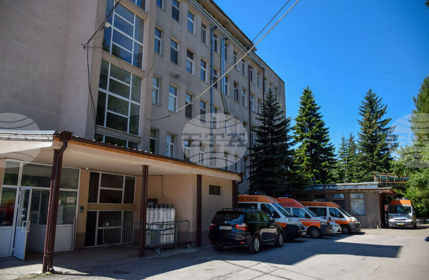 Три жени са предизвикали скандал в спешния център в Разлог, една от тях е бутнала медицинска сестра