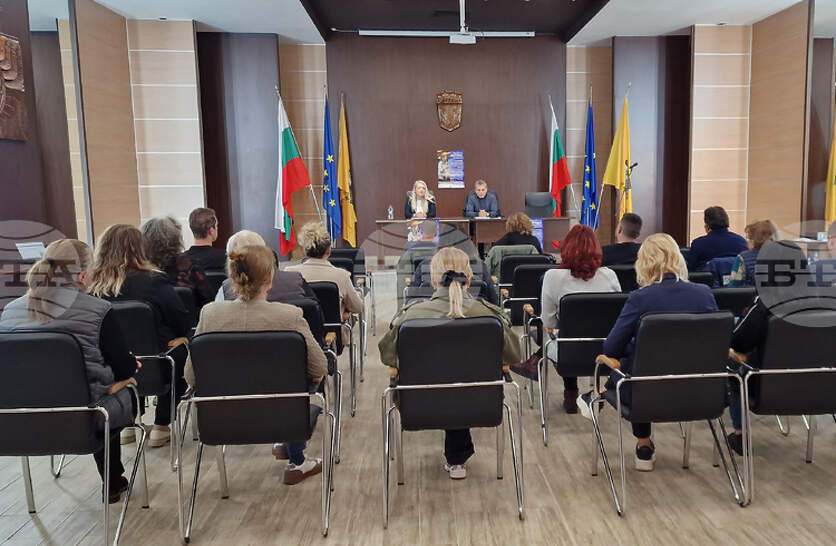 Правата на потребителите и задълженията на търговците бяха сред обсъжданите теми на информационна среща за въвеждане на еврото в Нови пазар