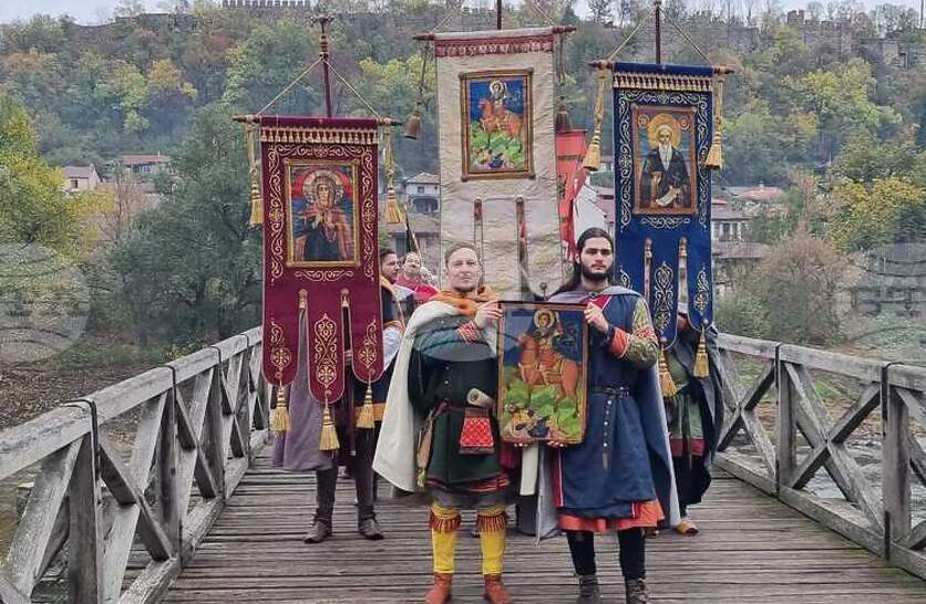 С литийно шествие и камбанен звън в църквата „Св. Димитър“ бяха чествани 840 години от въстанието на Асеневци във Велико Търново