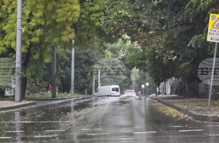 Обстановката в област Добрич е спокойна, няма нанесени щети и пострадали хора, съобщиха от областната администрация