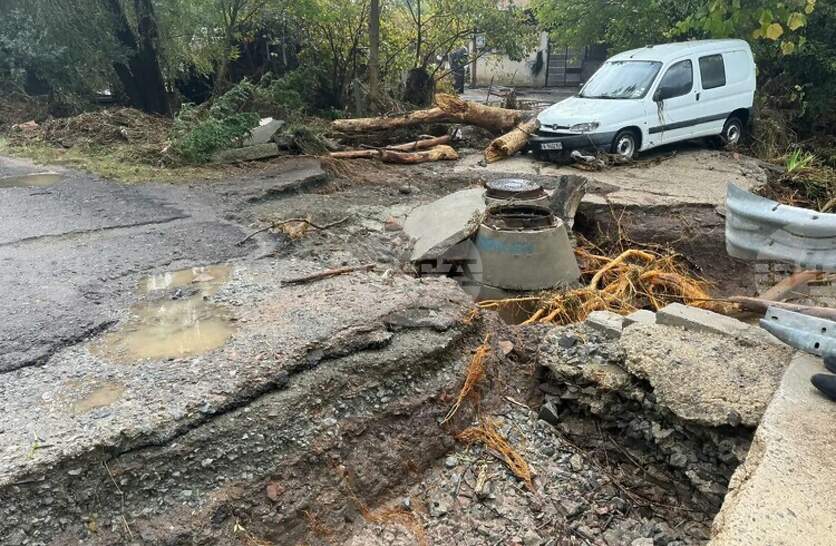 Община Бургас обяви частично бедствено положение, пропаднал е мостът в района на вилна зона