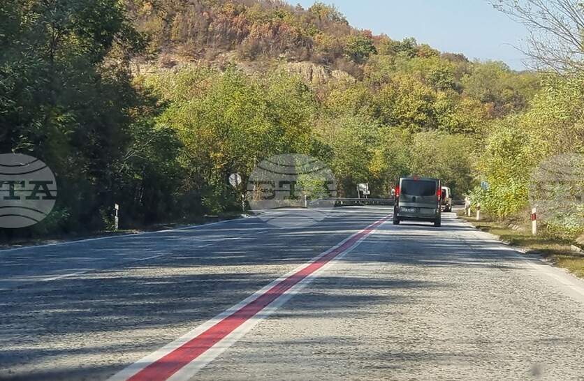 Заради авариен ремонт на електропреносната мрежа за кратко ще бъде ограничавано движението по пътя Русе-Велико Търново утре