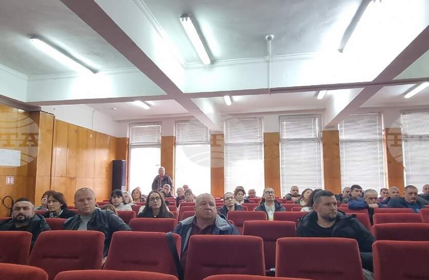 Възможността в пощенските станции да се плаща с дебитни карти повдигнаха жители на Крумовград на разяснителна среща за въвеждане на еврото