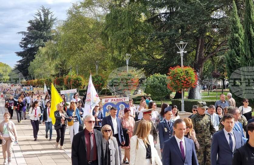 Ямбол отбелязва Деня на народните будители с тържествена церемония, шествие и поднасяне на венци и цветя