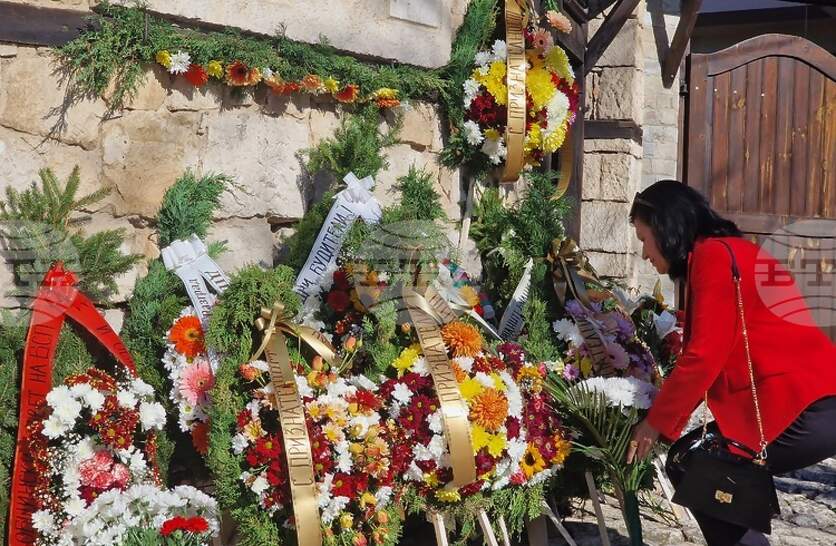 Разград се поклони пред делото и паметта на народните будители