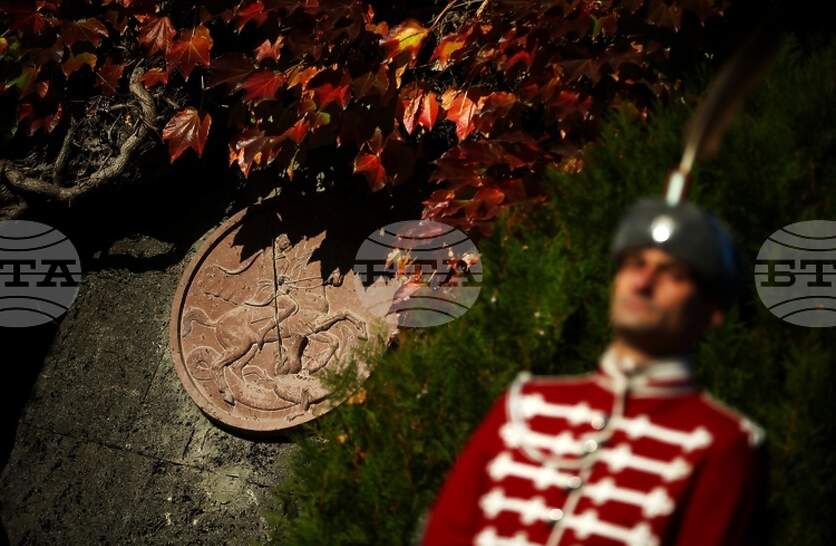 Със заупокойна панихида и поднасяне на венци и цветя в София беше отдадена почит пред паметта на загиналите военнослужещи