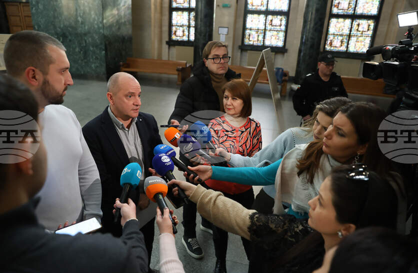 ����� 2200 ��. � ������������ ���� �� ������� � ���������, ������������� �� ���� � ���