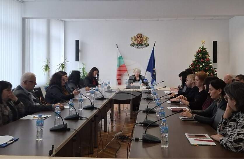   180               2025 .