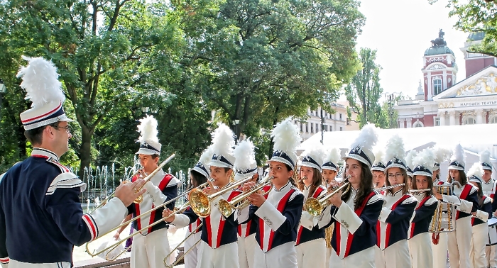 Marching Stars ���������� ���������� �������� �� ���������� ��������� ����� �����
